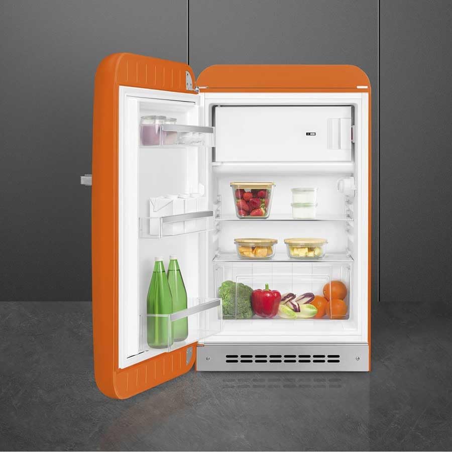 Smeg, FAB10LOR6 Frigorifero Tavolo Top Vintage 1 Anta, 122L, Cerniere a Sinistra, Freddo Statico, Congelatore 17L, 1 Clayette Regolabile, 1 Vassoio Verdure e Illuminazione LED, H 97 cm, Arancione