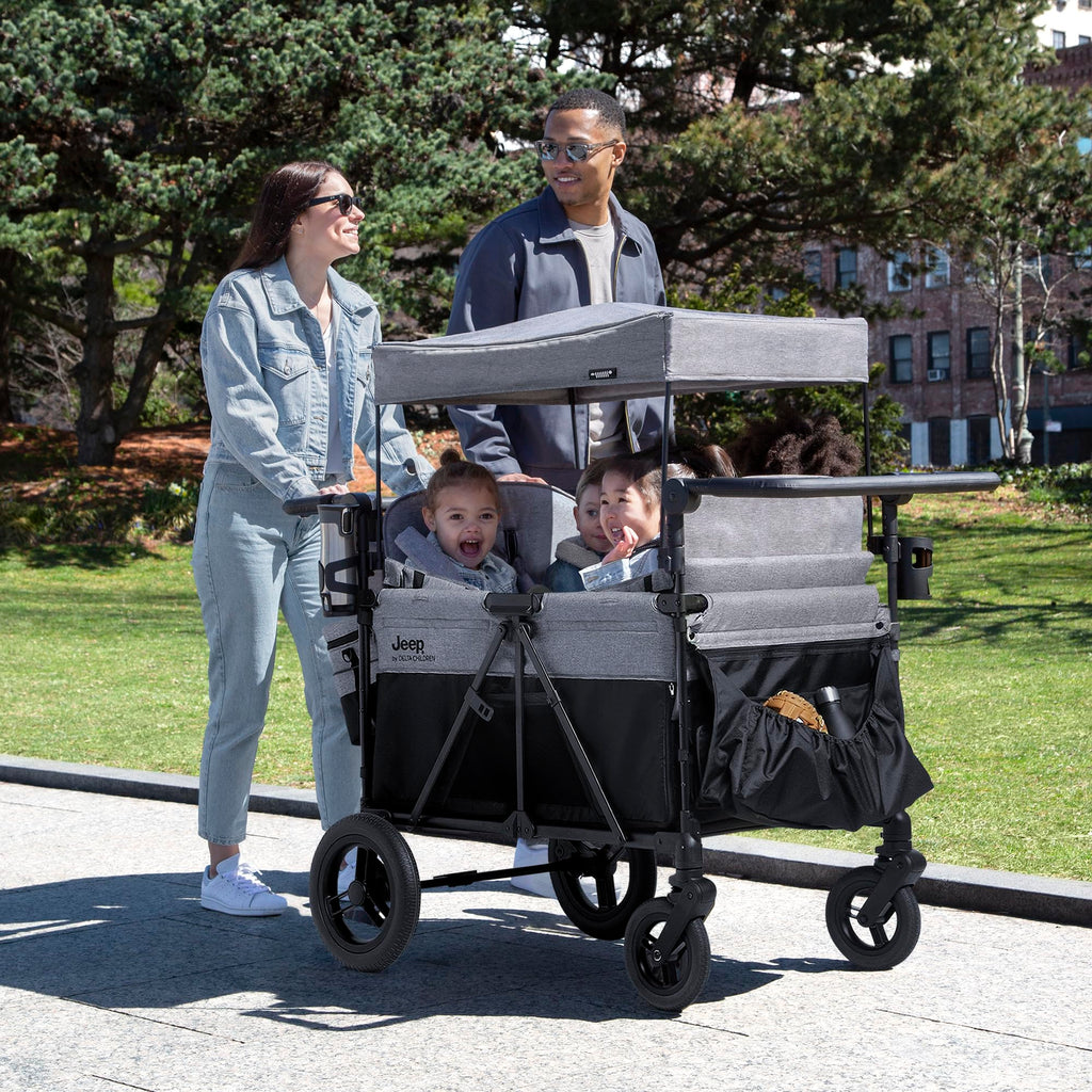 Jeep Wrangler Deluxe 4 posti passeggino Wagon di Delta Children