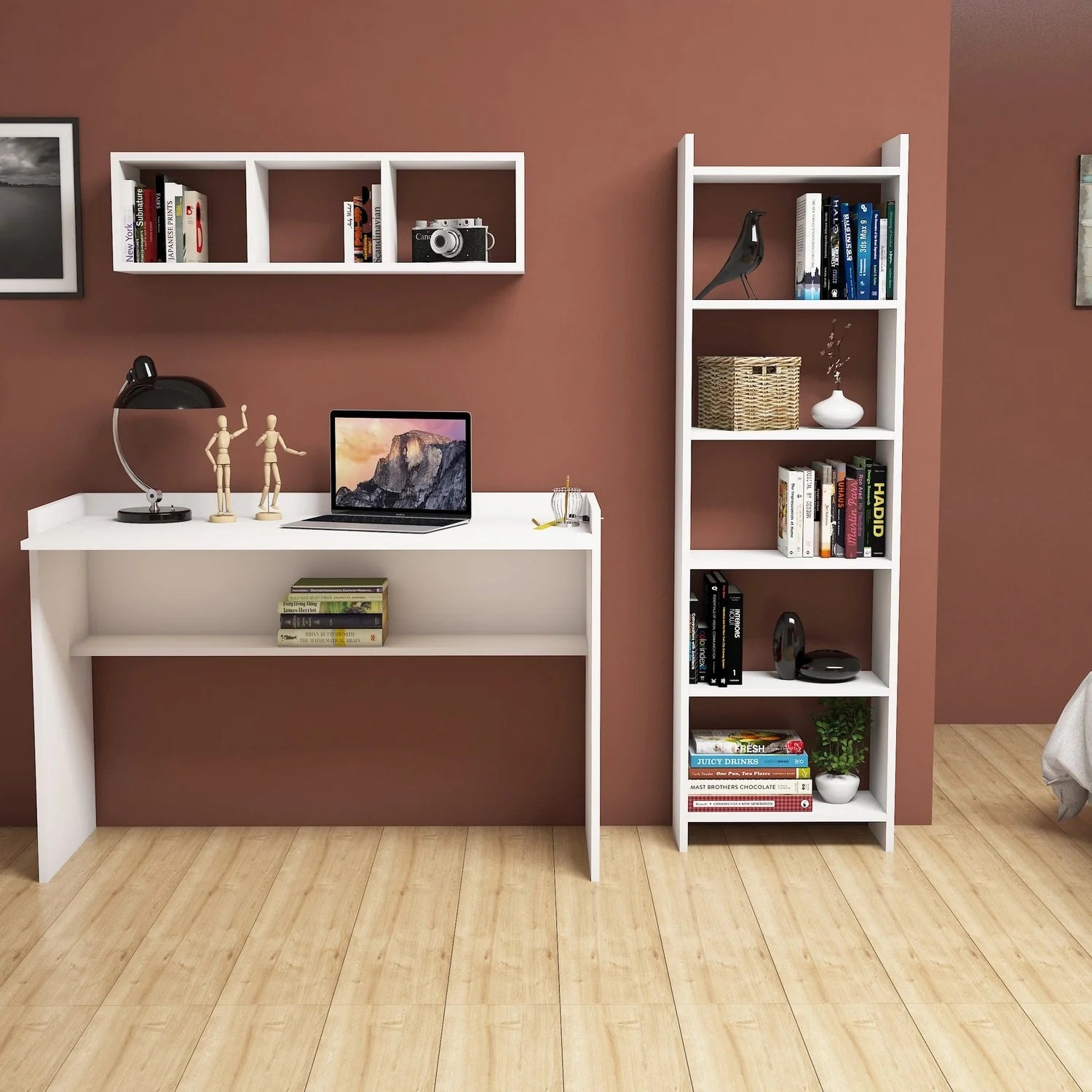 Composizione moderna scrivania per ufficio e casa in legno con mensola e libreria