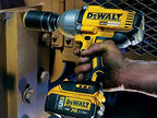 DeWalt DCF899P2 QW Trapano avvitatore a impulsi attacco 1/2" a batteria, 18V, 5.0 Ah, motore Brushless : Fai da te