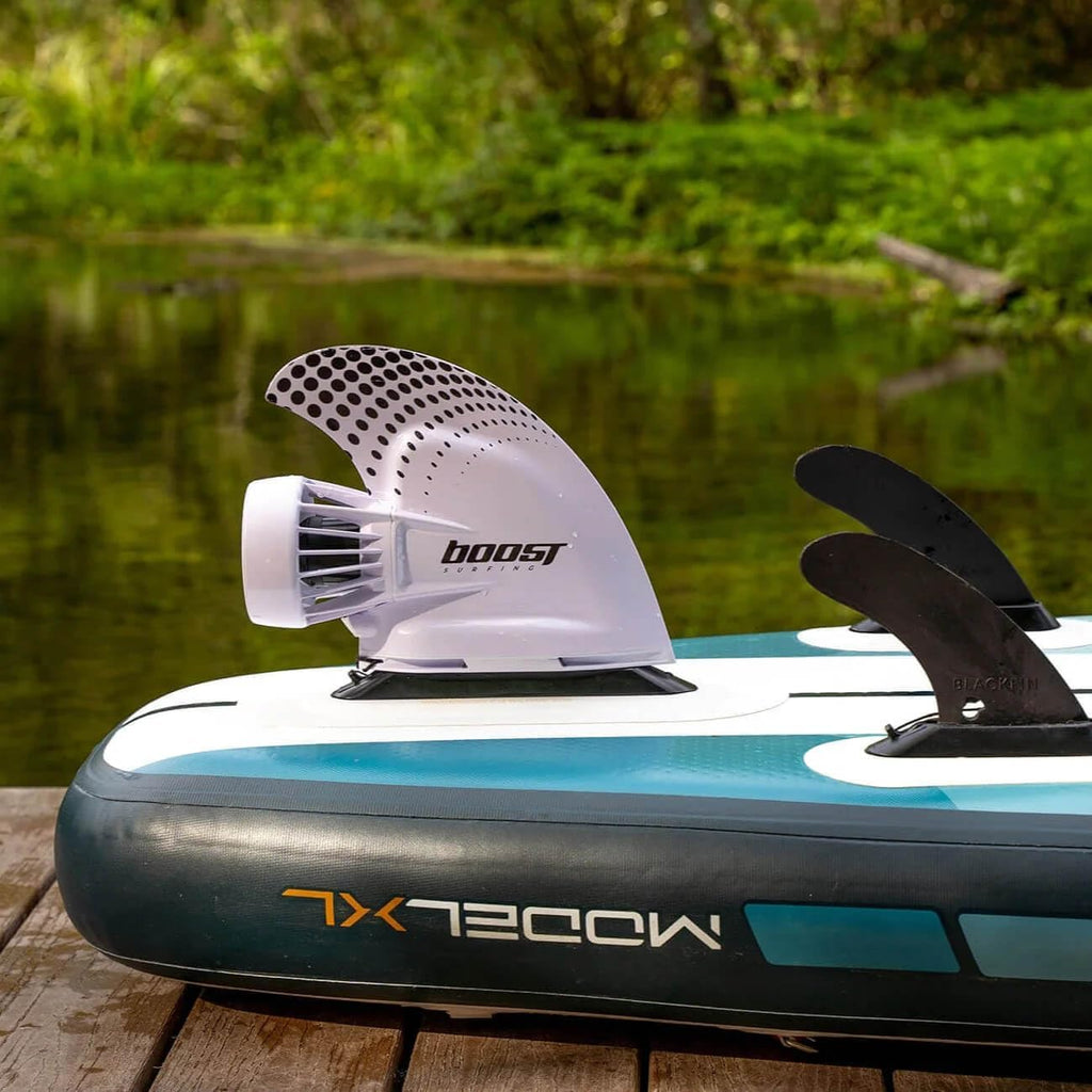Pinna - Motore Elettrico per Tavole da Surf, SUP e Kayak. Pinna Elettrica Leggera, Compatta e Sorprendentemente Resistente con Telecomando. (Boost Fin)