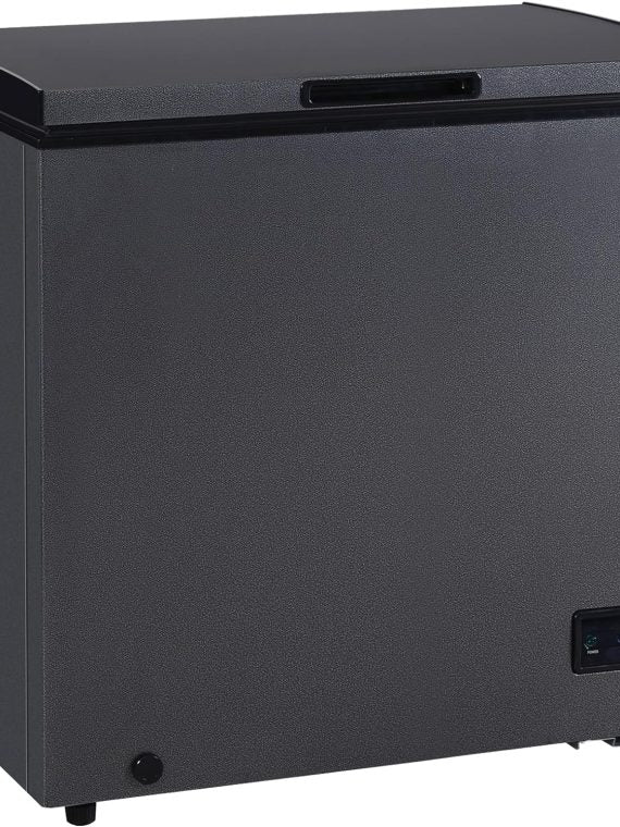 Congelatore a pozzetto Frigidaire EFRF70136COM 2025, capacità 7 piedi cubi, design robusto, termostato regolabile, cestello in filo rivestito in vinile rimovibile, scarico di sbrinamento facile.