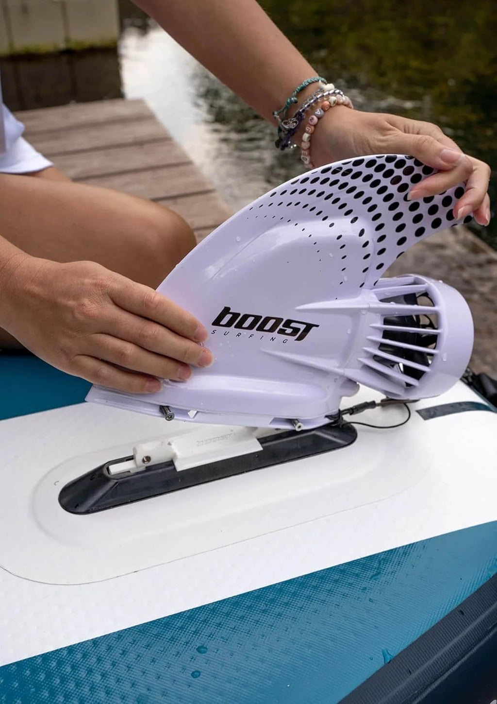 Pinna - Motore Elettrico per Tavole da Surf, SUP e Kayak. Pinna Elettrica Leggera, Compatta e Sorprendentemente Resistente con Telecomando. (Boost Fin)