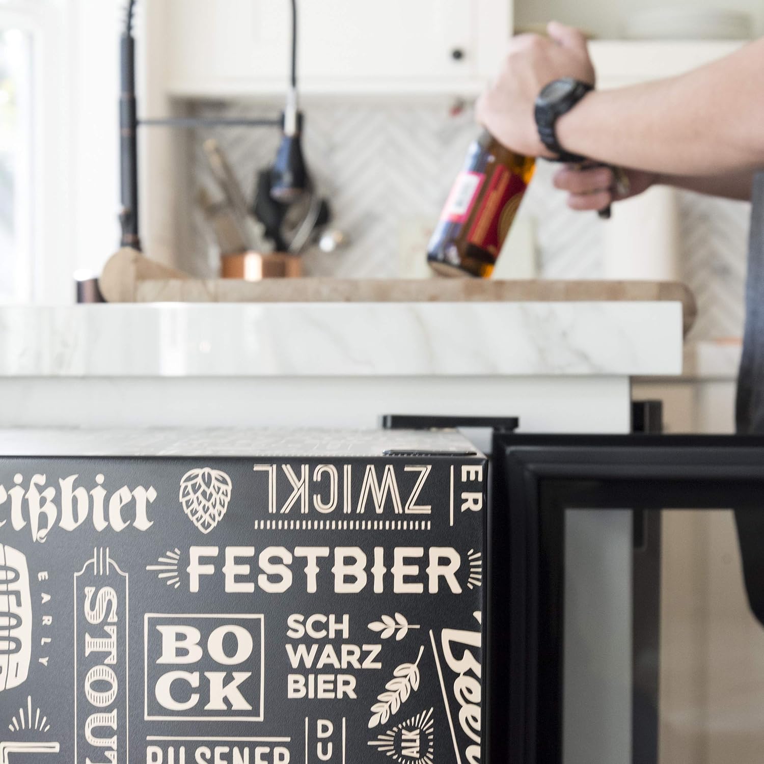 Frigorifero per bevande | 126 lattine indipendente con porta in vetro con cerniera a destra | Mini frigorifero per bevande, perfetto per birra, vino, bibite e bevande fredde