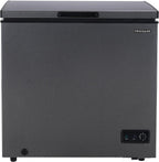 Congelatore a pozzetto Frigidaire EFRF70136COM 2025, capacità 7 piedi cubi, design robusto, termostato regolabile, cestello in filo rivestito in vinile rimovibile, scarico di sbrinamento facile.