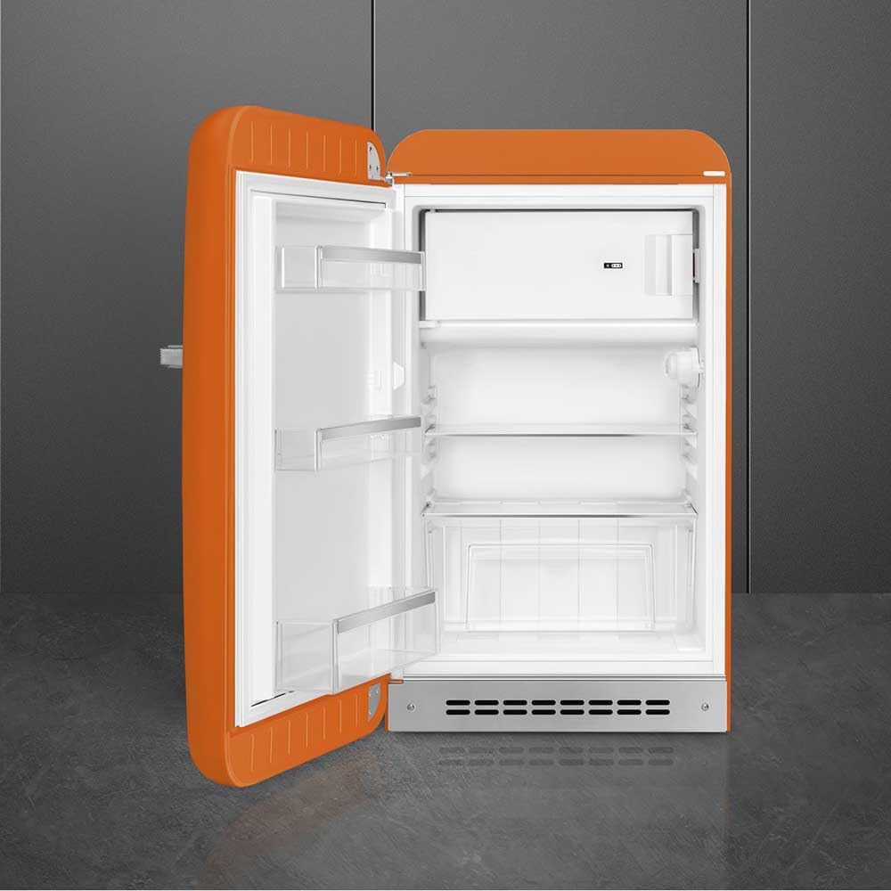 Smeg, FAB10LOR6 Frigorifero Tavolo Top Vintage 1 Anta, 122L, Cerniere a Sinistra, Freddo Statico, Congelatore 17L, 1 Clayette Regolabile, 1 Vassoio Verdure e Illuminazione LED, H 97 cm, Arancione