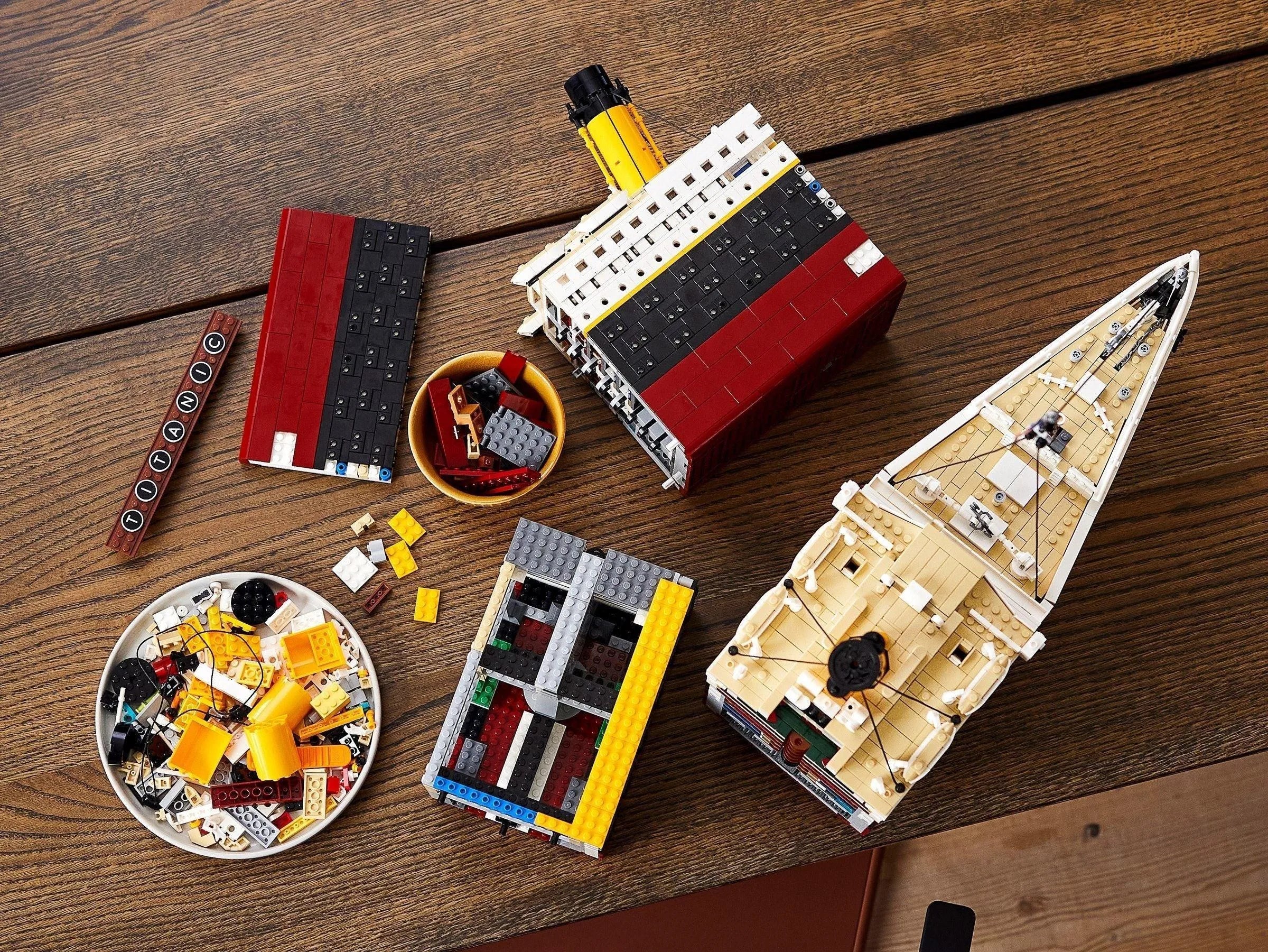 LEGO Creator Expert Il Titanic 10294 - Modello da Collezione Dettagliato