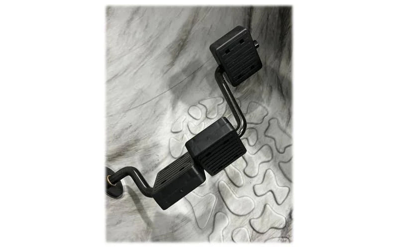 Bass Pro Shops Pedal Prowler Pedal Boat con tettuccio